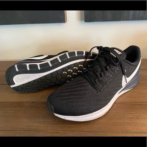 Nike Zoom Structure 22